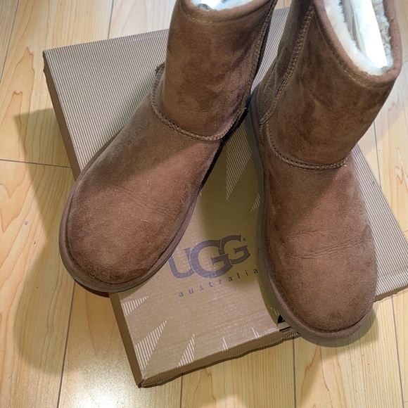 UGG Shoes - UGG Classic Boot